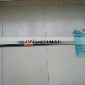 Plastic Horse Fodder Fork thumbnail-1