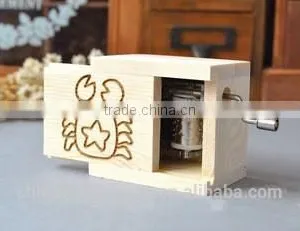 Hot Selling Best Price Wood Hand Crank Music Box thumbnail-1