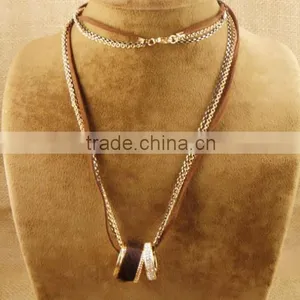 Nuevo Diseno Europeo Collar en Metal y Cuero Con Anillos thumbnail-2