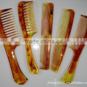Plastic Hair Comb Fashionable Comb for Travel thumbnail-3