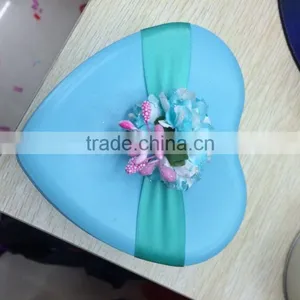 Charming Red Wedding Favor Boxes Heart Shaped TinBox thumbnail-1