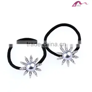 Wholesale Elegant Korean Style Girls Big Pearl Decorative Crystal Flower Elastic Hair Band For Pony Tail Rubber Rope thumbnail-1