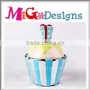 China Dolomite Special Gift Lid Cupcake Shaped Cookie Jars Wholesale thumbnail-1