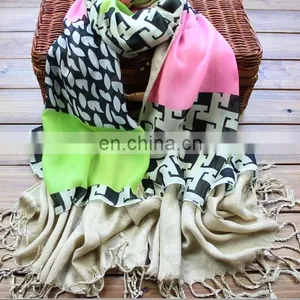 Fashion Lady Printed Scarf With Tassel thumbnail-1