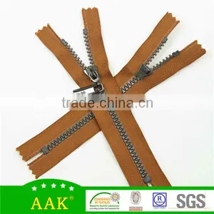 Auto Lock Slider for 5# Delrin Zipper thumbnail-3