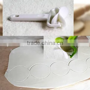 Wholesale Stock Small Order Kitchen 360 Degree Rotate Dumpling Wrapper Mould thumbnail-1