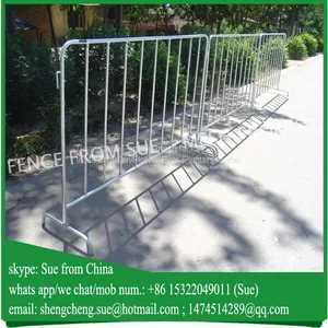 China Wholesale Road Used Crowd Control Barrier thumbnail-1
