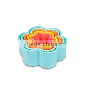 CC-6885 5-Pieces Colorful Flower Plastic Cookie Cutter thumbnail-1
