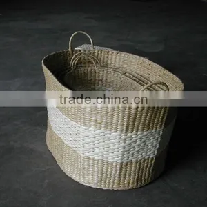 Round Water Hyacinth Food Basket With Handle for Christmas thumbnail-1