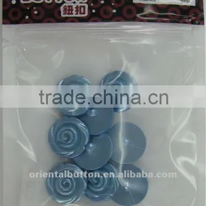 Decorative Buttons in Small Package in Retail thumbnail-1