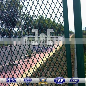 Expanded Metal Fence Diamond Hole Pattern thumbnail-1