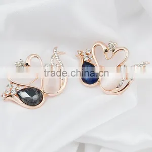 2015 Popular Crystal Animal Swan Brooch Double White Swan Lovely Brooch thumbnail-4