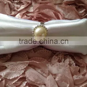 Hot Sale Delicate Clear Diamond and Pearl Round Napkin Ring Serviette thumbnail-3