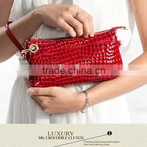 Europe and the United States With His Female BaoChao Hand Holding Bag thumbnail-1