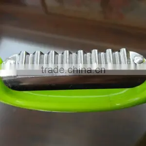 Fruit and Vegetable Peeler thumbnail-2