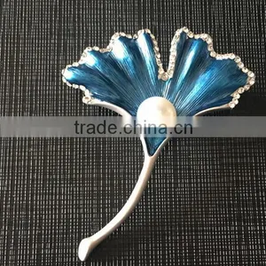 Slap-up Ginkgo Leaf Natural Pearl Brooch thumbnail-3
