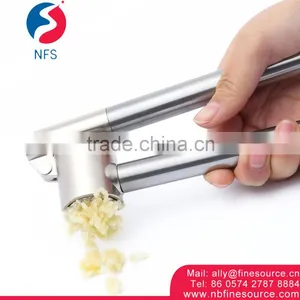 Hot Selling Convenience Professional Mini Garlic Presser Stainless Steel Garlic Press thumbnail-1