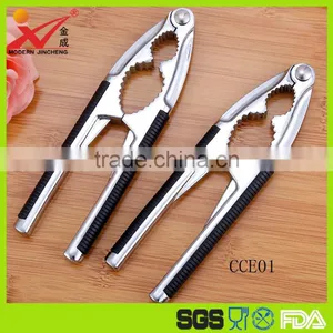 Factory Price Top Quality PP Handle Best Selling Nut Cracker thumbnail-1