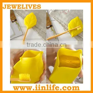 Dust Proof Travel Toothbrush Holder thumbnail-1