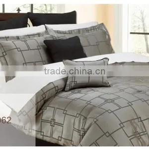 7PCS JACQUARD COMFORTER SET WITH BEAUTIFUL DESIGN thumbnail-1
