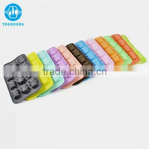 Cute Silicone Robot Shaped Cake Mold thumbnail-3