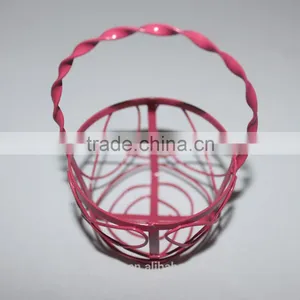 Small Metal Wire Storage Basket With Handle thumbnail-6