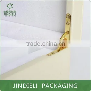 Hot Stamping Decorative White Cosmetic Gift Box Packaging thumbnail-5