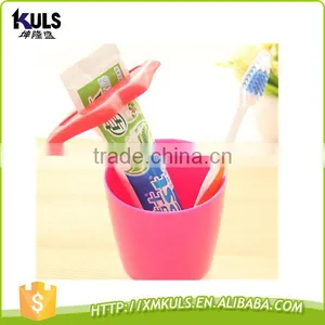 Multi-function Lips Creative Lovely Toothpaste Squeezer thumbnail-3
