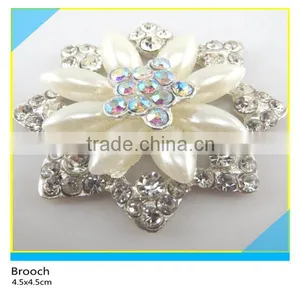 Sliver Plated Pearl Plum Blossom Design Brooch for Dress Decoration 3.5x4.5cm thumbnail-4