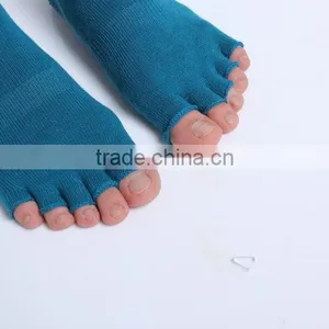 Non-slip Yoga Massage Five Fingers Socks Environmental Particles Wear Cotton Antibacterial Yoga Socks Wholesale thumbnail-3