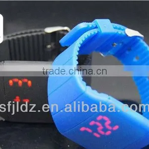 China Wholesale Flat Digital Silicone Watch Gift Set thumbnail-1