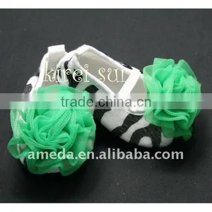 Baby Girl Zebra Crib Shoes With Kelly Green Rosettes 16Z3A thumbnail-1