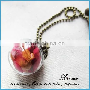 Antiqued Brass Glass Globe Jewelry Necklace With Dried Flower thumbnail-5