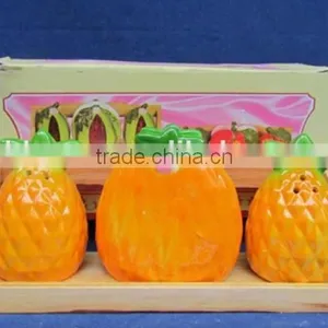 Ceramic Pineapple Salt Pepper Shaker Set thumbnail-2