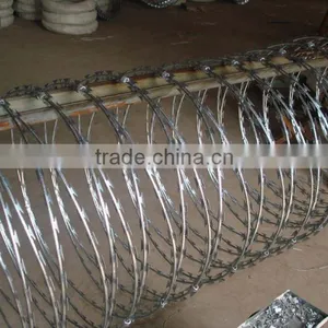 Razor Wire Packing Grass Boundary Galvanized Barbed Wire Galvanize Razor Blade Barbed Wire thumbnail-2
