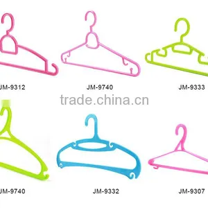 Different Styles Plastic Clothes Hanger thumbnail-2