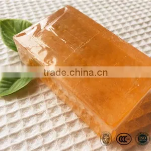 Daily Moisturizing and Whitening Soap With Honey Essence thumbnail-4