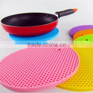 Round Silicone Trivet Mat Heat Resistant Pan Holder thumbnail-2