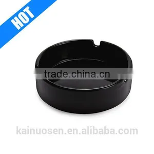 Hot Sale Glossy Black Ceramic Cigarette Ashtray thumbnail-1