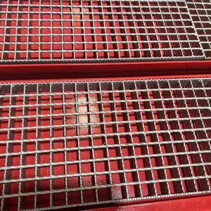 Heavy Duty Steel Grating 40x5mm Bearing Bar Spacing for Warehouse Use thumbnail-1