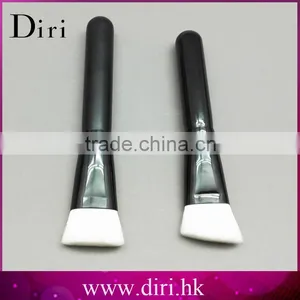 Portable Retractable Single Blush Brush Rouge Foundation Makeup Brush thumbnail-6