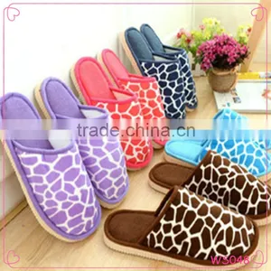 New 2015 Fashion Stone Pattern Soft Outsole Indoor Men and Women Winter Slippers thumbnail-1