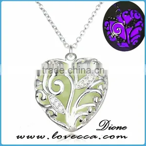 Silver Glowing Necklace Hollow Glow in the Dark Heart Pendant Luminous Necklace thumbnail-5