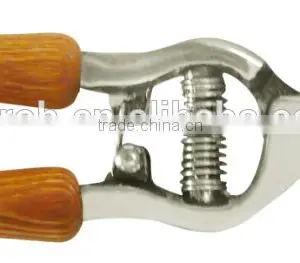 Durable Metal Wooden Handle Garden Pruner thumbnail-1