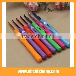 High Quality Plastic Handle Aluminum Crochet Hook thumbnail-3
