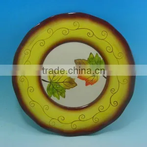 Maple Leaf Round Ceramic Plate thumbnail-1