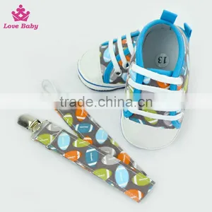 Fashion Rugby Pattern High Quality Newborn Crib Shoes Baby Shoes Matching Pacifier Clip thumbnail-1