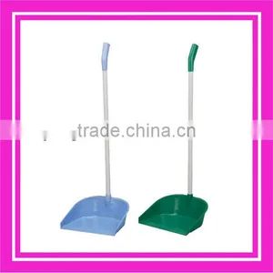 Long Handle Plastic Dustpan Household thumbnail-1