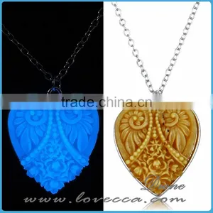 European Hot Sale Beautiful Glow in the Dark Necklace Heart Pendants thumbnail-2