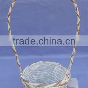 Plastic Lined Small Willow Gift Basket thumbnail-1